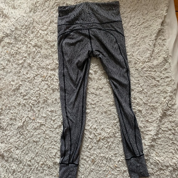 Lululemon size 4 leggings - Picture 3 of 5